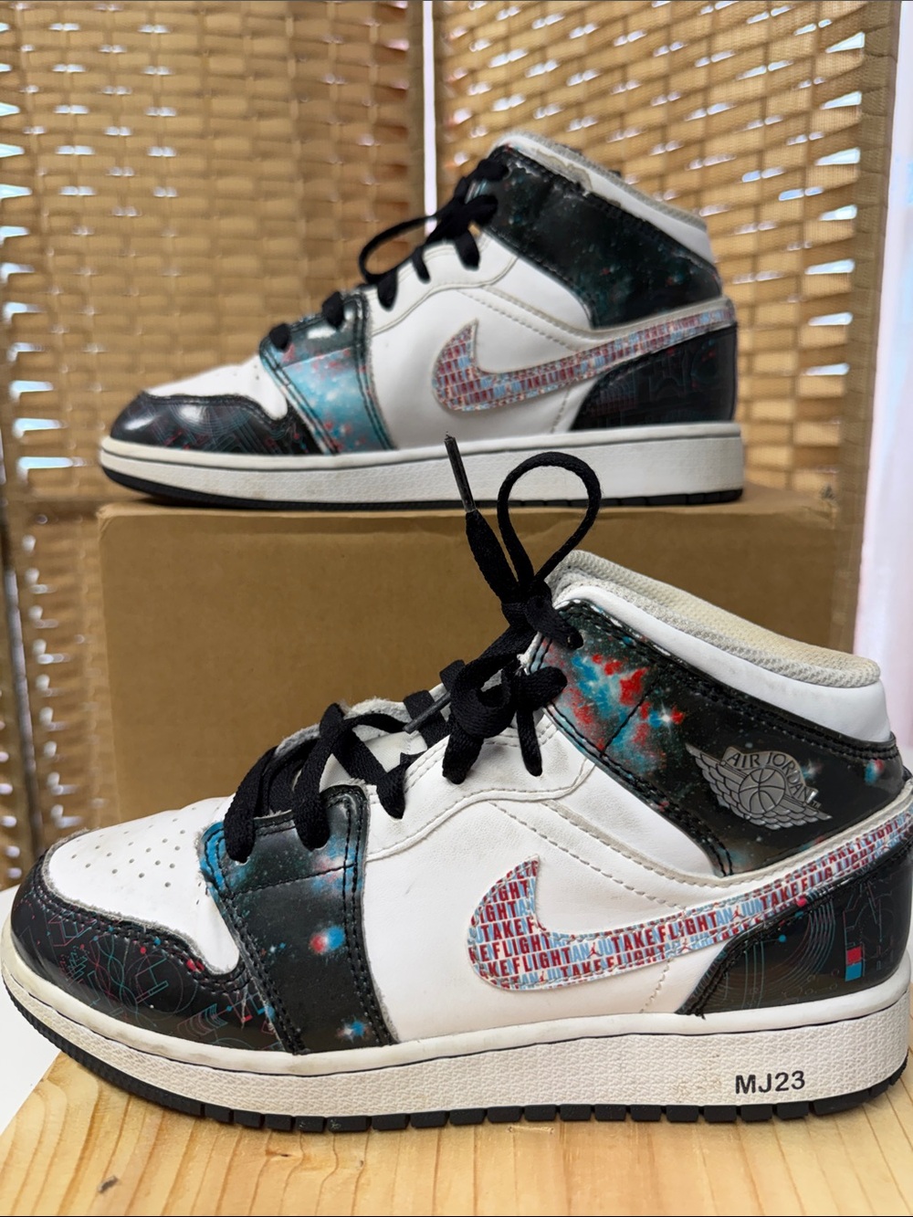 Nike Air Jordan 1 Mid SE GS "Take Flight" sneakers